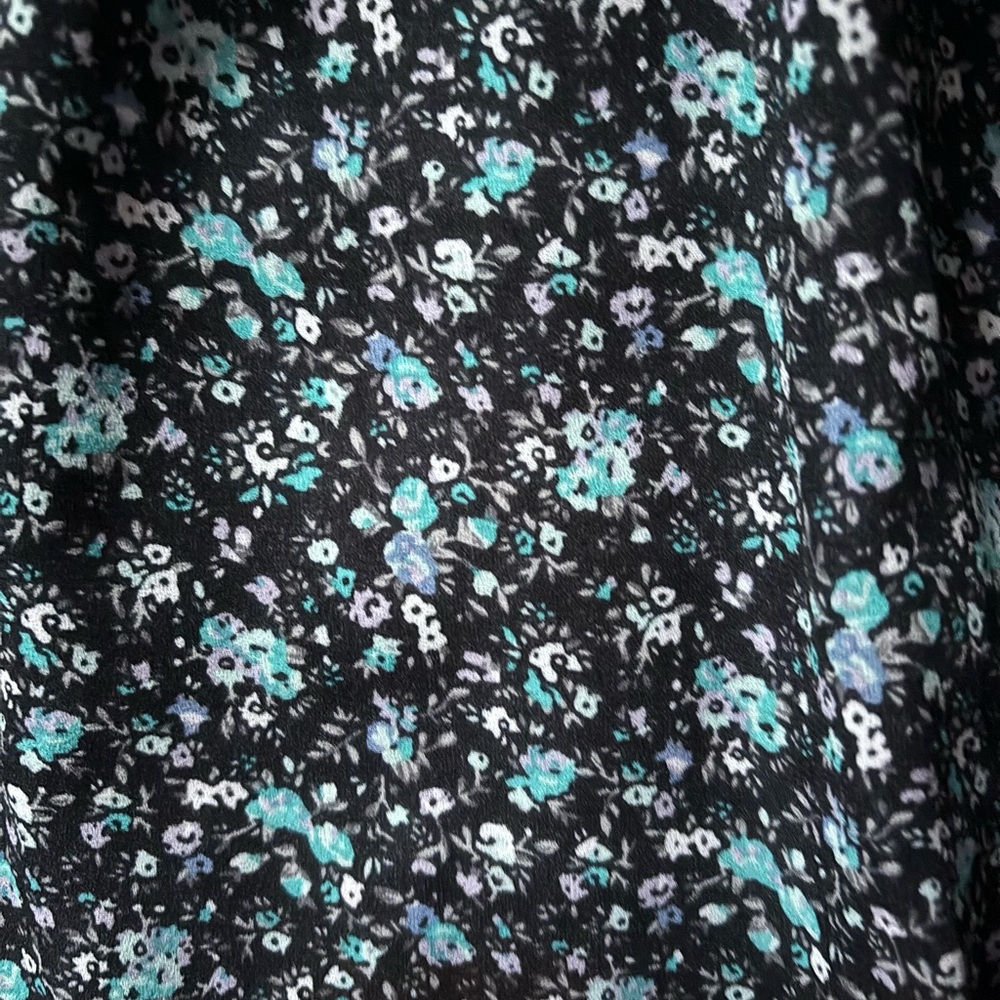 Forever 21 sz S navy background and teal and white floral skirt - Picture 5 of 7